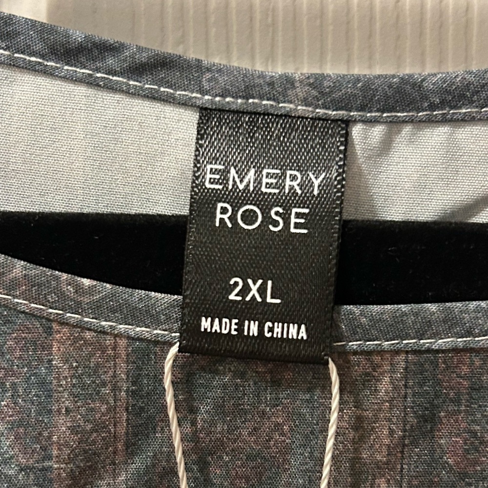 Emery Rose 2XL Women's Floral Patterned Top - Green and Peach NWT - Picture 2 of 3